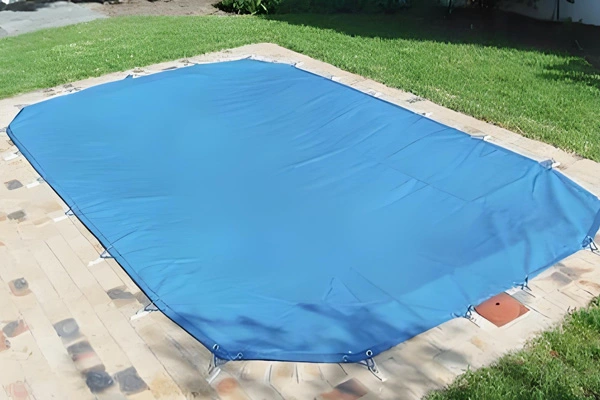 Yüzme havuzu kapakları için PVC tente kullanmanın faydaları